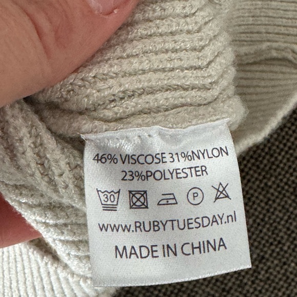 Ruby Tuesday - Picture 3 of 8